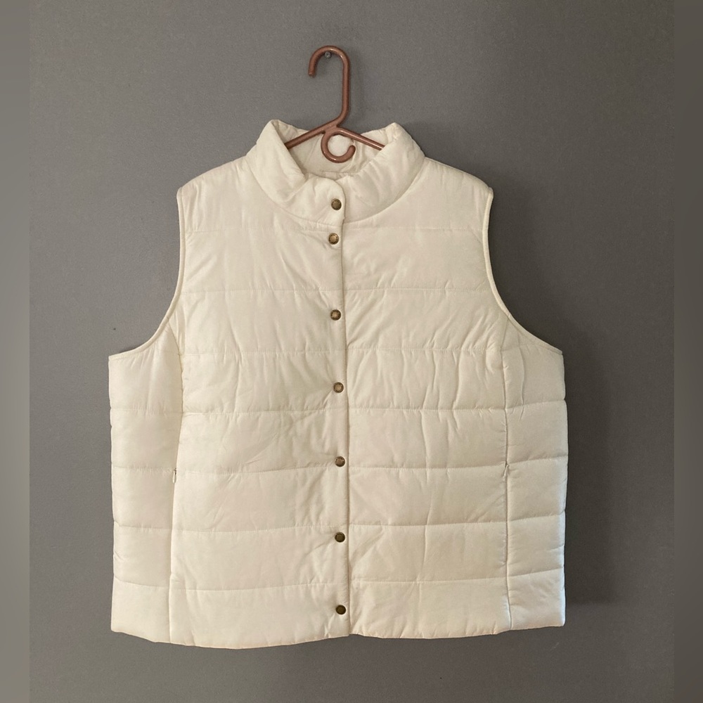 NWOT Daisy Fuentes Puffer Vest